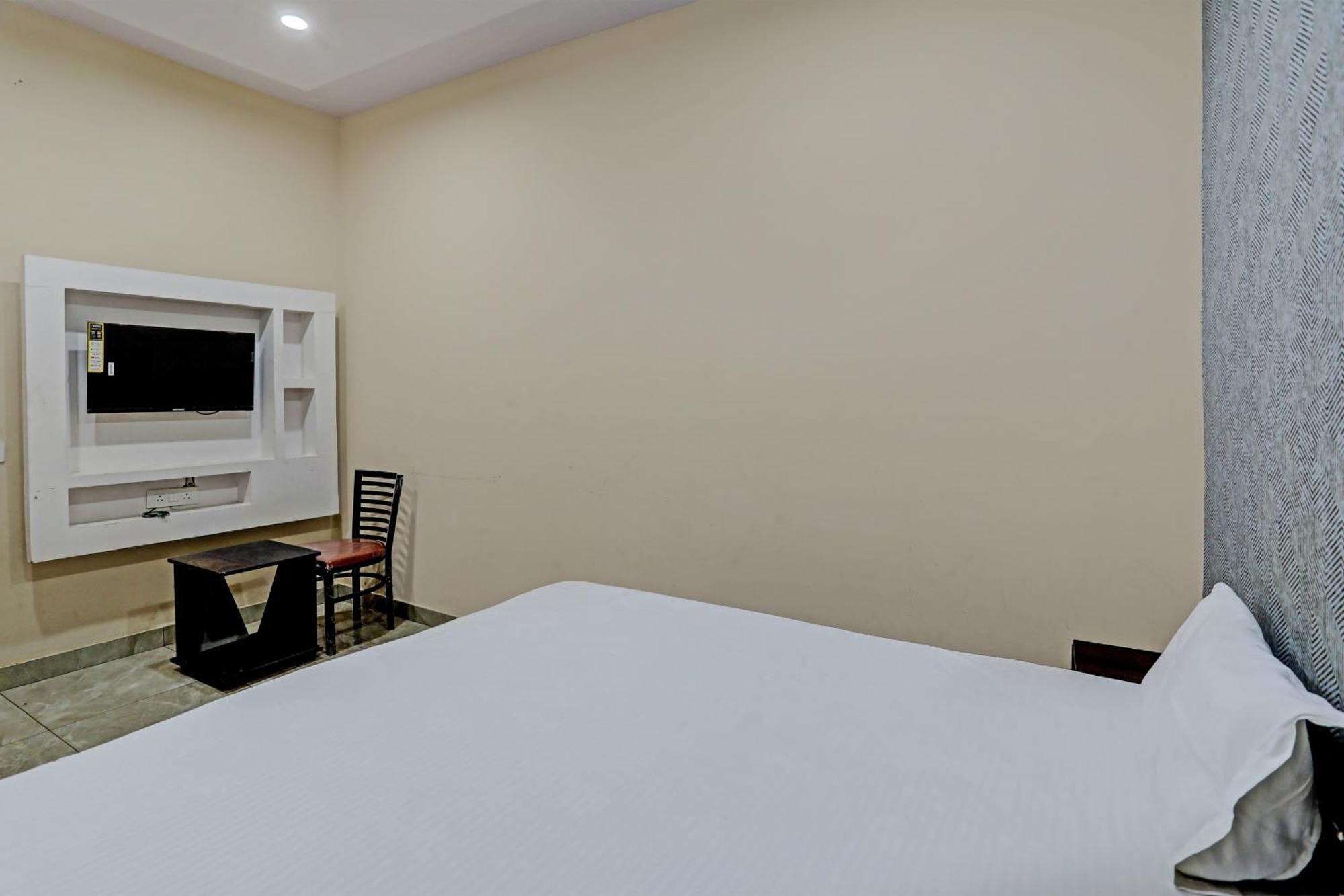 Dream Lounge Hotel Jalandhar Bagian luar foto