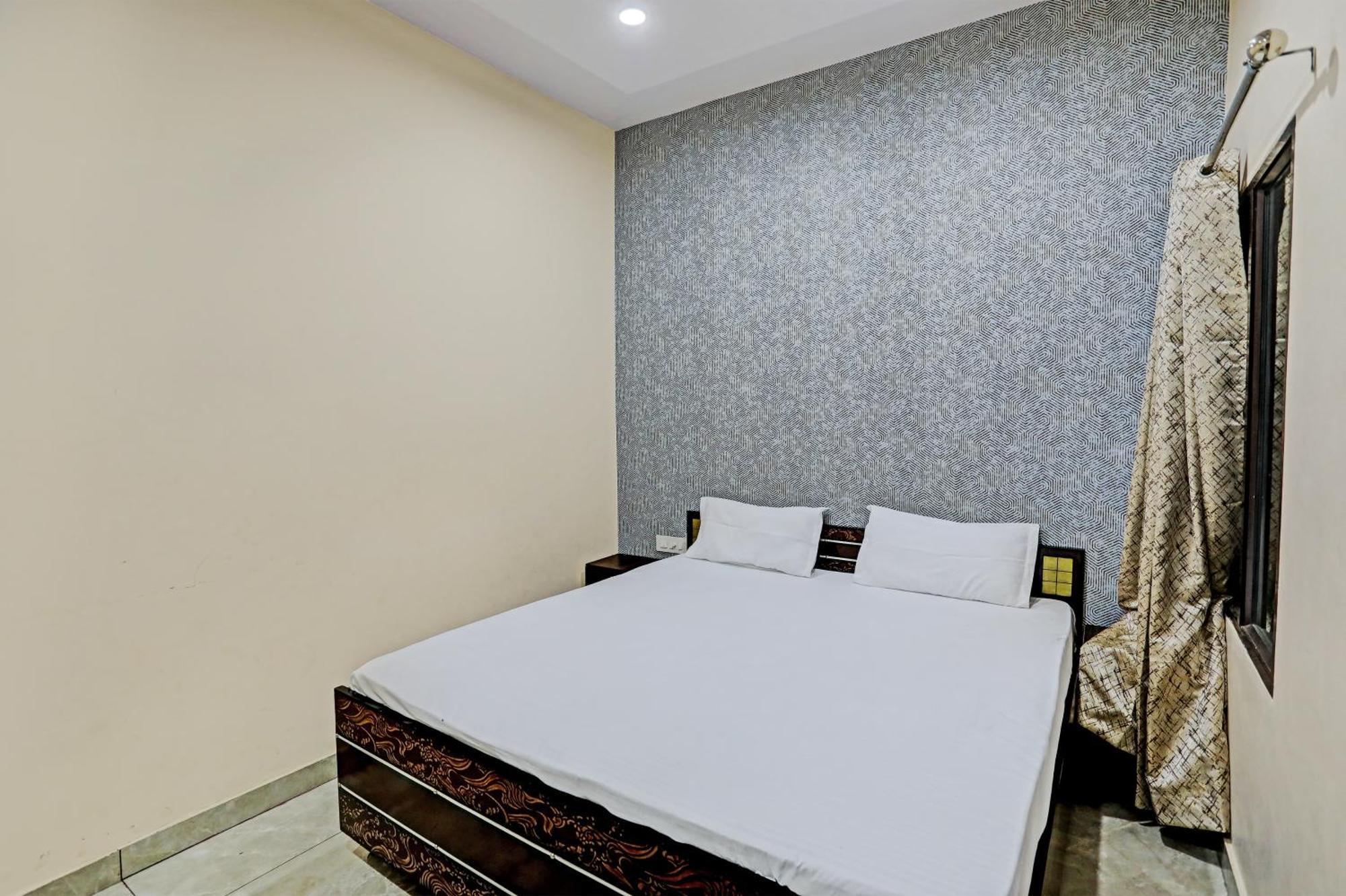 Dream Lounge Hotel Jalandhar Bagian luar foto