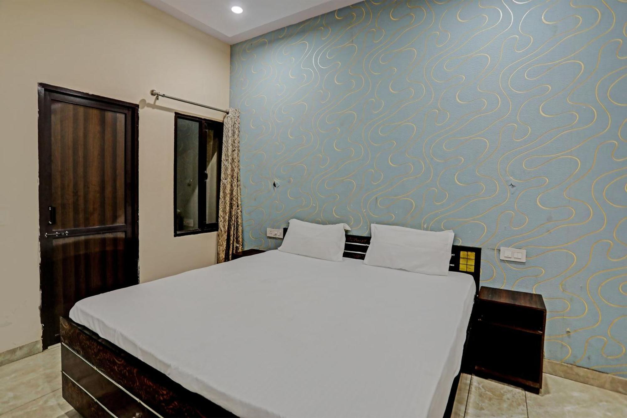 Dream Lounge Hotel Jalandhar Bagian luar foto