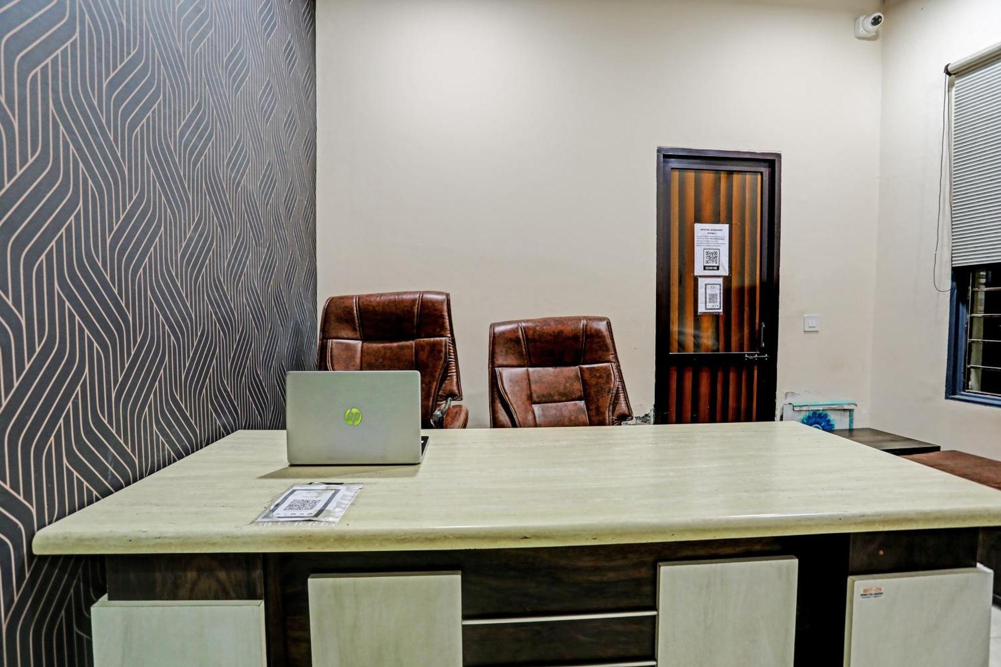 Dream Lounge Hotel Jalandhar Bagian luar foto
