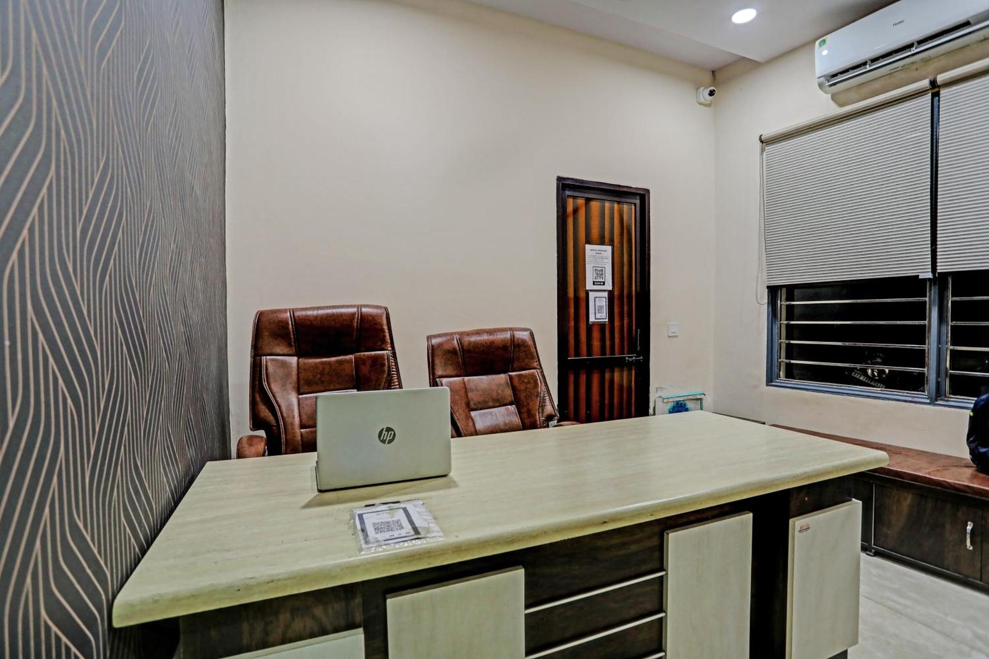 Dream Lounge Hotel Jalandhar Bagian luar foto